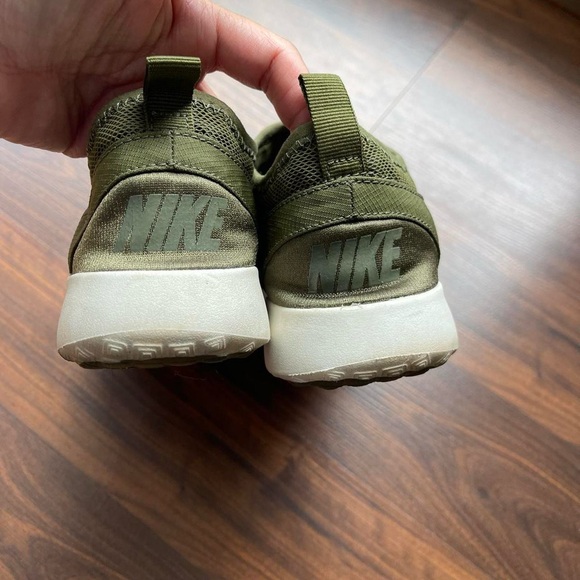 Nike women’s green sneakers. Stretchy on top, good for wide foot. Hardly worn. - Picture 3 of 7